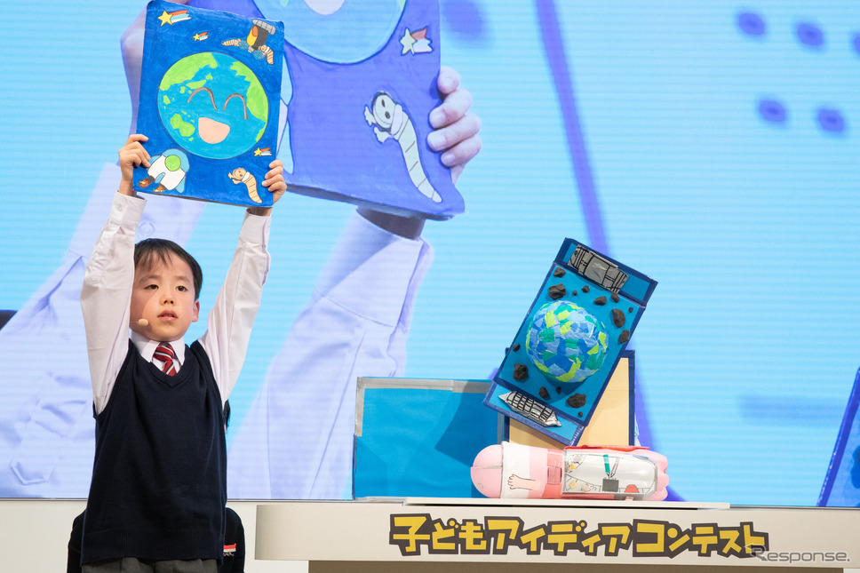 低学年の部の『うちゅうみみず スペースワームくん』を発表した南遥紀さん。《写真提供 本田技研工業》
