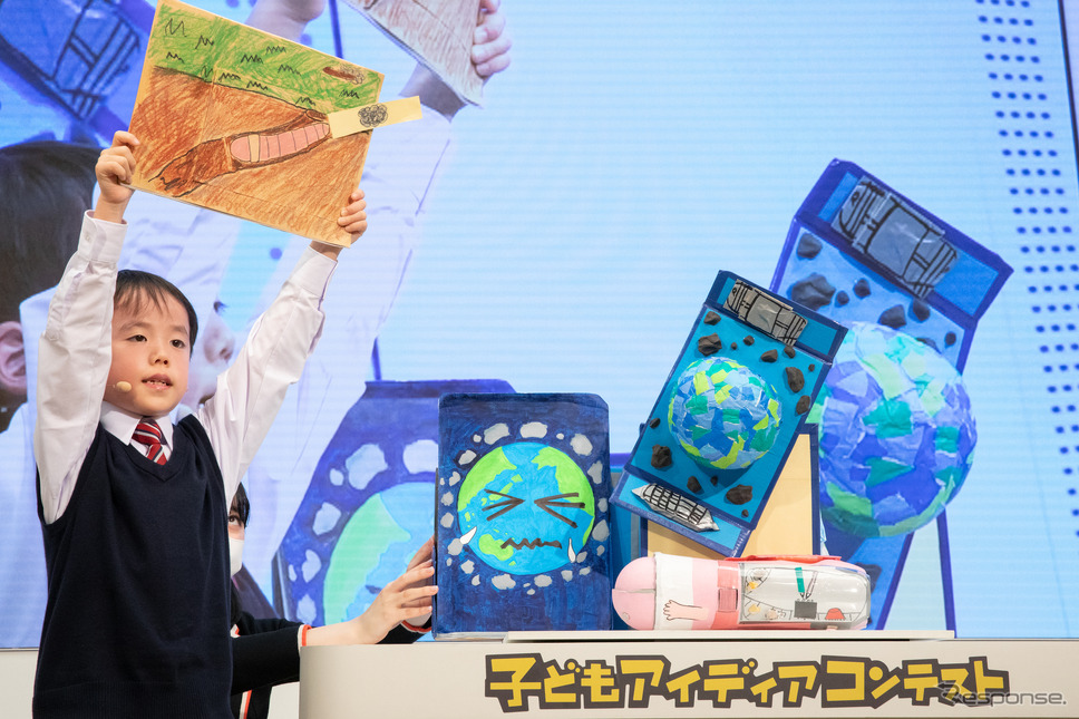 低学年の部の『うちゅうみみず スペースワームくん』を発表した南遥紀さん。《写真提供 本田技研工業》