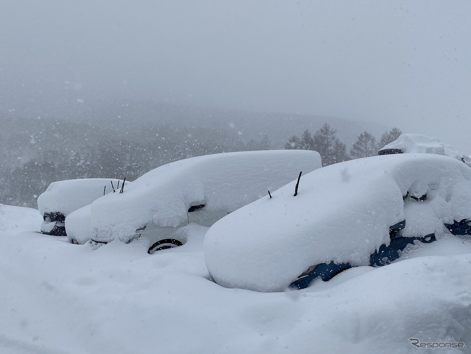 軽油は寒冷地で凍る!? 雪国での駐車時にはワイパーは立てるべき? 冬ドライブ講座【カーライフ 社会・経済学】Photo by photoAC