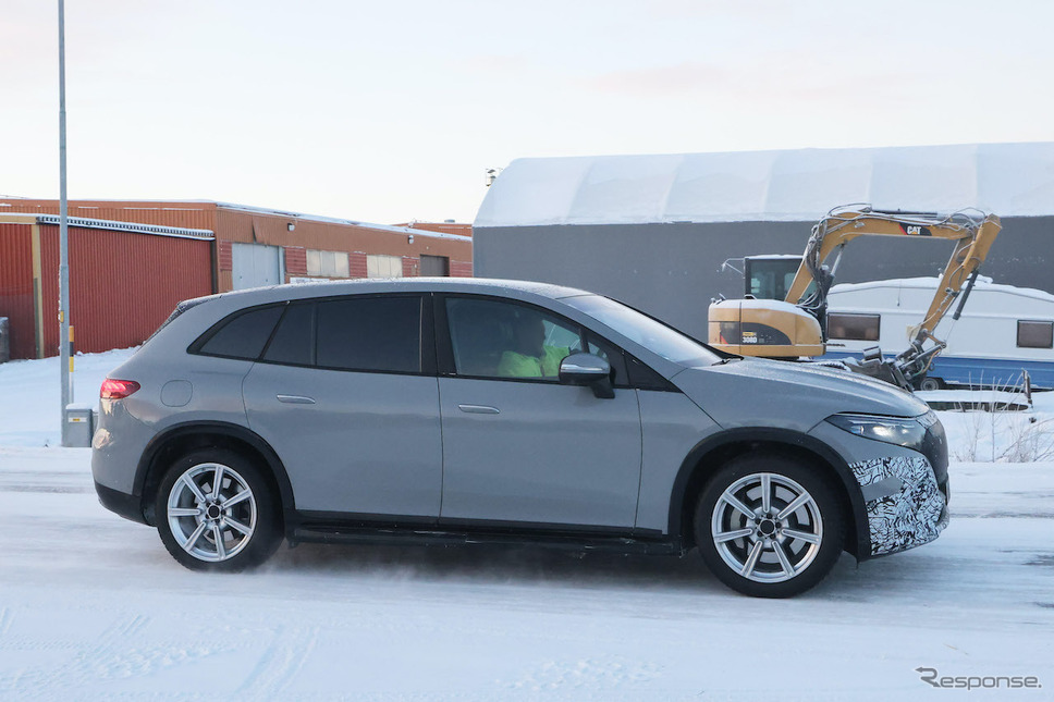 メルセデスマイバッハ EQS SUV プロトタイプ（スクープ写真）《APOLLO NEWS SERVICE》