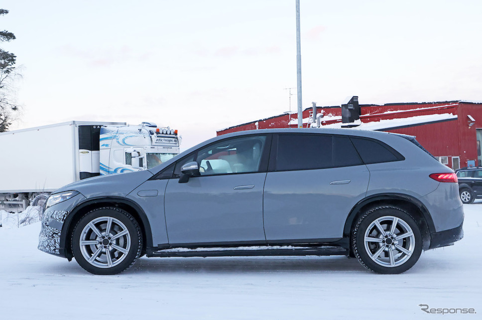 メルセデスマイバッハ EQS SUV プロトタイプ（スクープ写真）《APOLLO NEWS SERVICE》