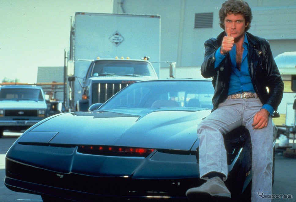 『ナイトライダー』のデビッド・ハッセルホフとAI(人工知能)カー「ナイト2000」《photo by Universal City Studios》