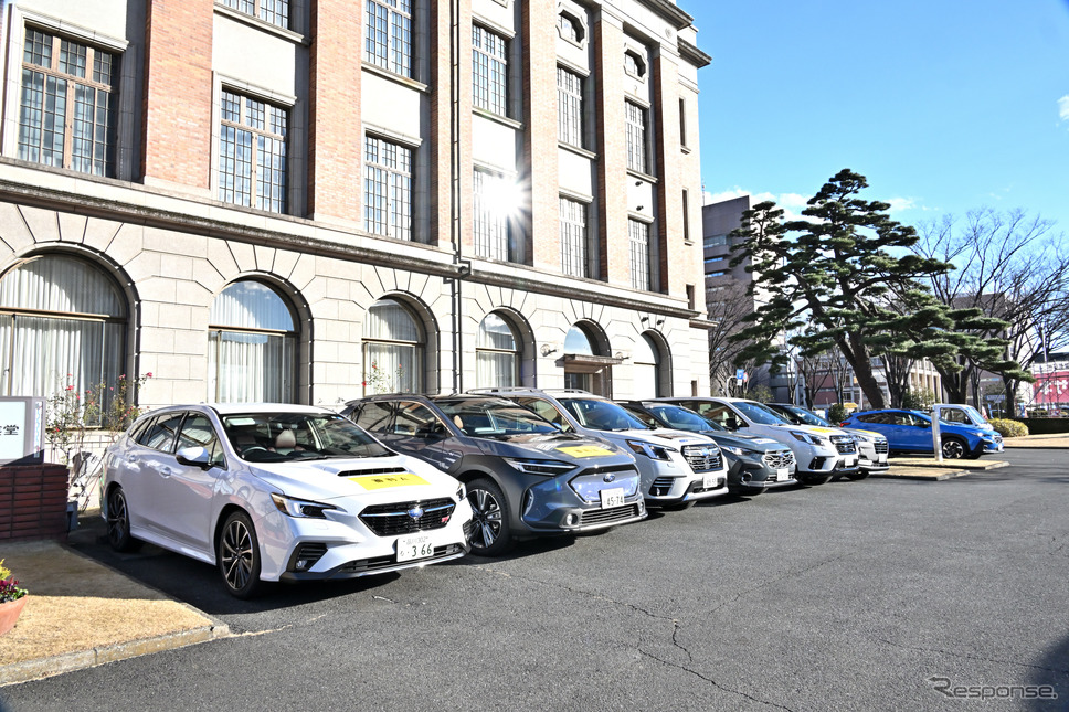 集合するスバル車《撮影 雪岡直樹》