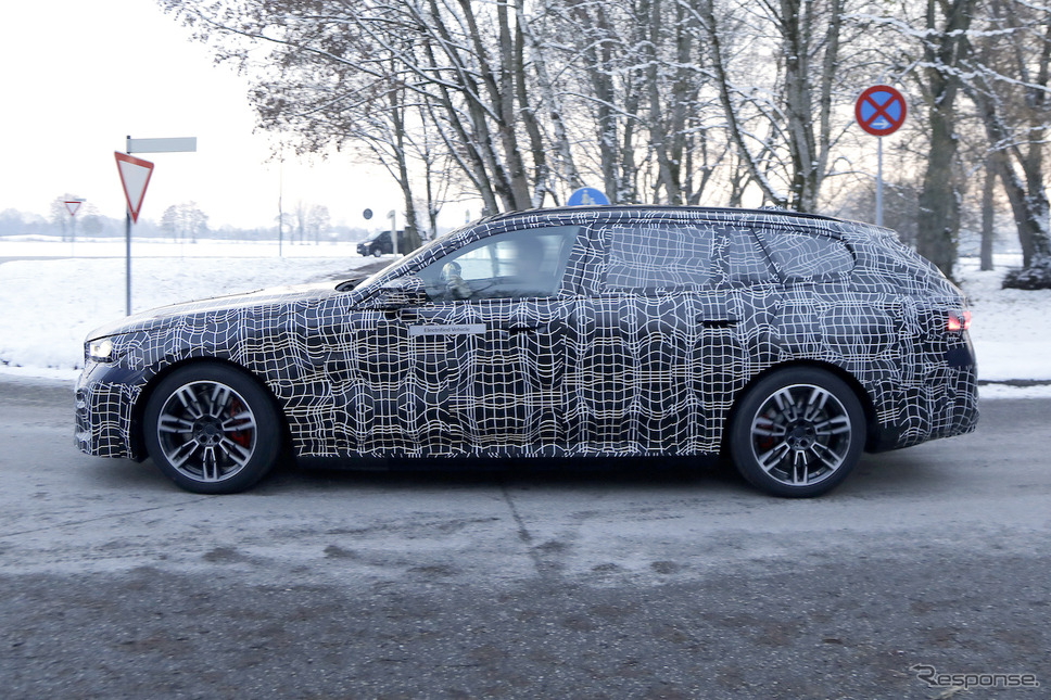 BMW i5 ツーリング プロトタイプ（スクープ写真）《APOLLO NEWS SERVICE》