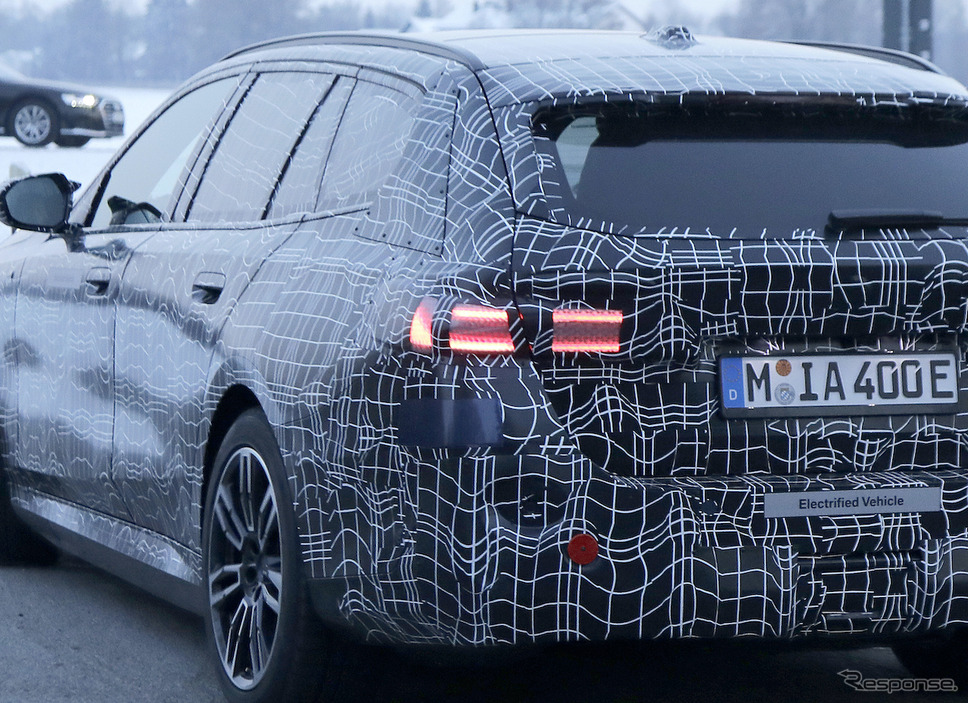 BMW i5 ツーリング プロトタイプ(スクープ写真)《APOLLO NEWS SERVICE》