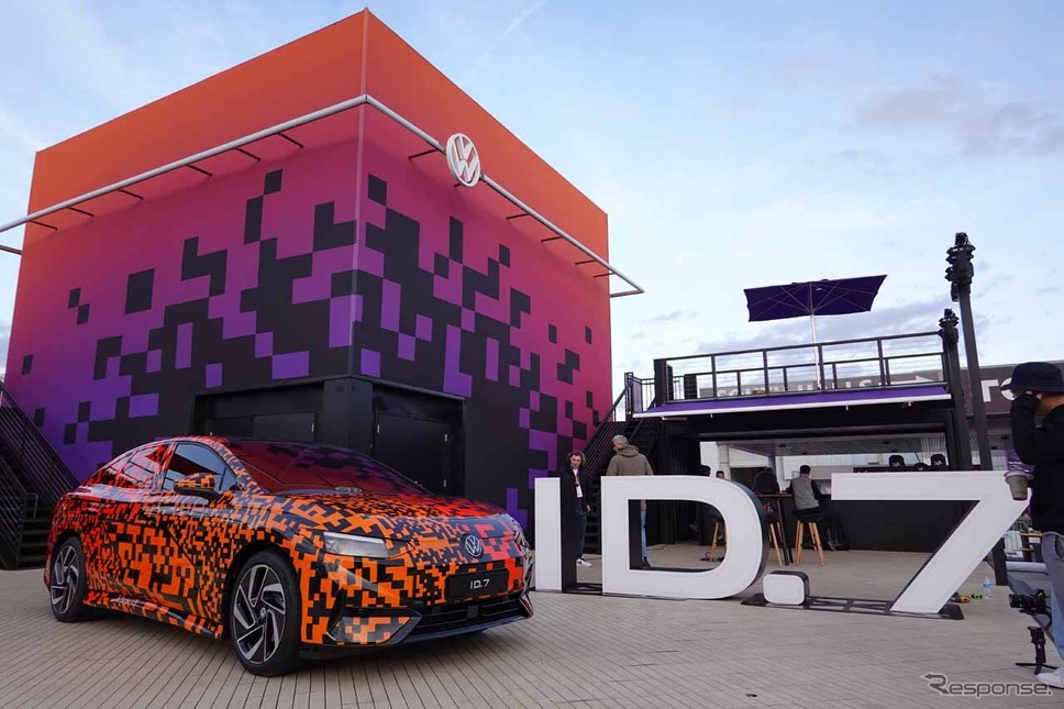 1月3日にお披露目されたフォルクスワーゲンの新型EV「ID.7」のカモフラージュ版《写真撮影 会田肇》