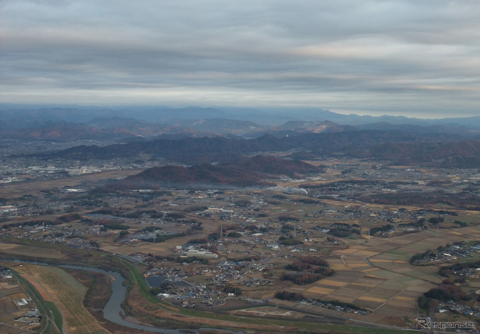 高度1500フィート近辺から日光・足尾方面を眺める。《写真撮影 井元康一郎》