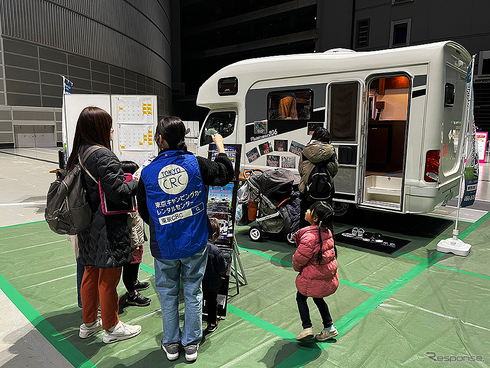 「冬スポ!!」さいたまスーパーアリーナ会場に出現したジャパンキャンピングカーレンタルセンターの「トヨ タカムロード ロビンソン106」《写真撮影:キャンピングカー》