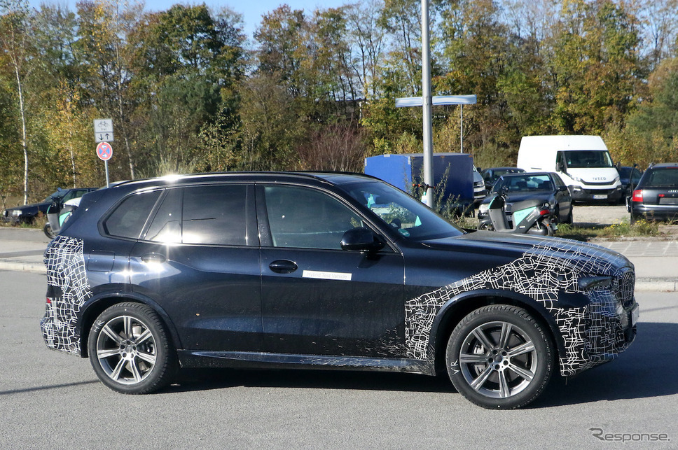 BMW X5 改良新型に設定されるPHEVモデルのプロトタイプ(スクープ写真)《APOLLO NEWS SERVICE》
