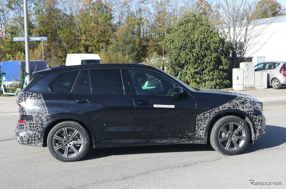 BMW X5 改良新型に設定されるPHEVモデルのプロトタイプ(スクープ写真)《APOLLO NEWS SERVICE》