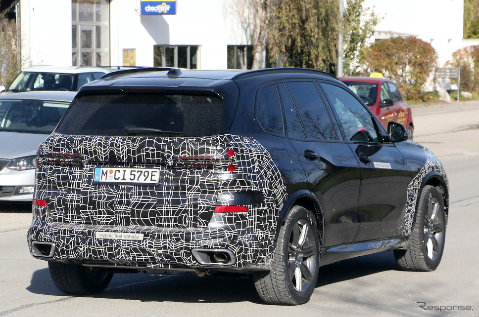 BMW X5 改良新型に設定されるPHEVモデルのプロトタイプ(スクープ写真)《APOLLO NEWS SERVICE》