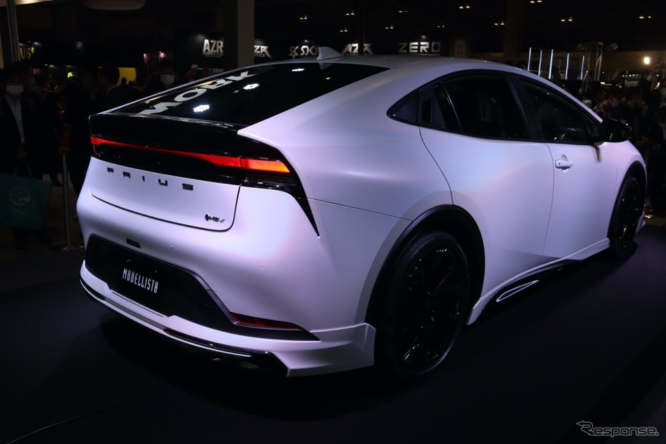 モデリスタのカスタムパーツを装着した新型プリウス(東京オートサロン2023)《写真撮影 中尾真二》