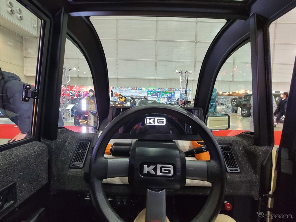 KGモーターズ ミニマルモビリティコンセプト（東京オートサロン2023）。運転席に座った視界は良好《写真撮影 根岸智幸》
