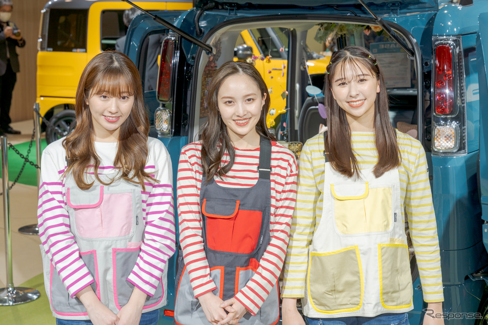 ブースに登場した佐々木彩夏さん、百田佳菜子さん、玉井詩織さん(左から)。《写真撮影 関口敬文》