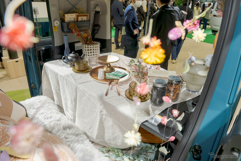 かわいらしい装飾が施され、オシャレなカフェをイメージしたとのこと。《写真撮影 関口敬文》