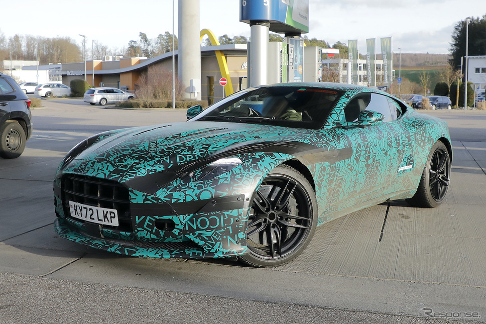 アストンマーティン DB11 プロトタイプ(スクープ写真)《APOLLO NEWS SERVICE》