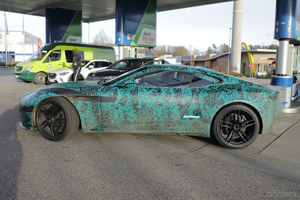 アストンマーティン DB11 プロトタイプ(スクープ写真)《APOLLO NEWS SERVICE》