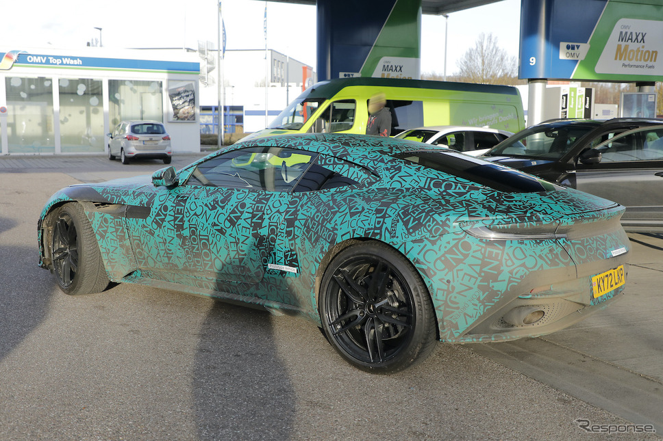 アストンマーティン DB11 プロトタイプ(スクープ写真)《APOLLO NEWS SERVICE》