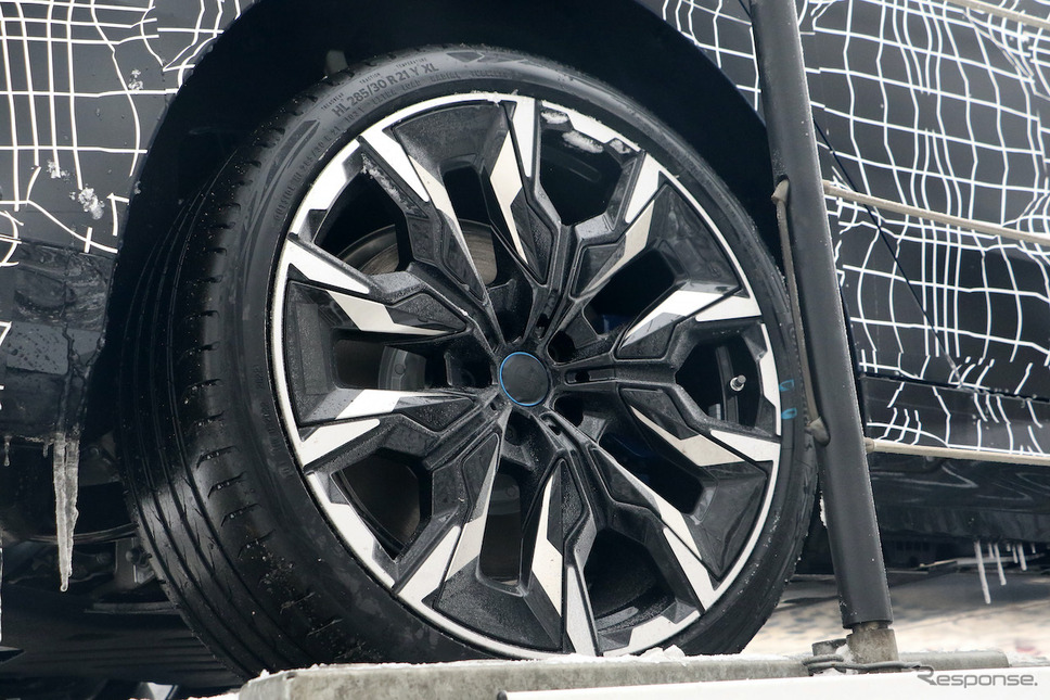 BMW i5ツーリング プロトタイプ（スクープ写真）《APOLLO NEWS SERVICE》