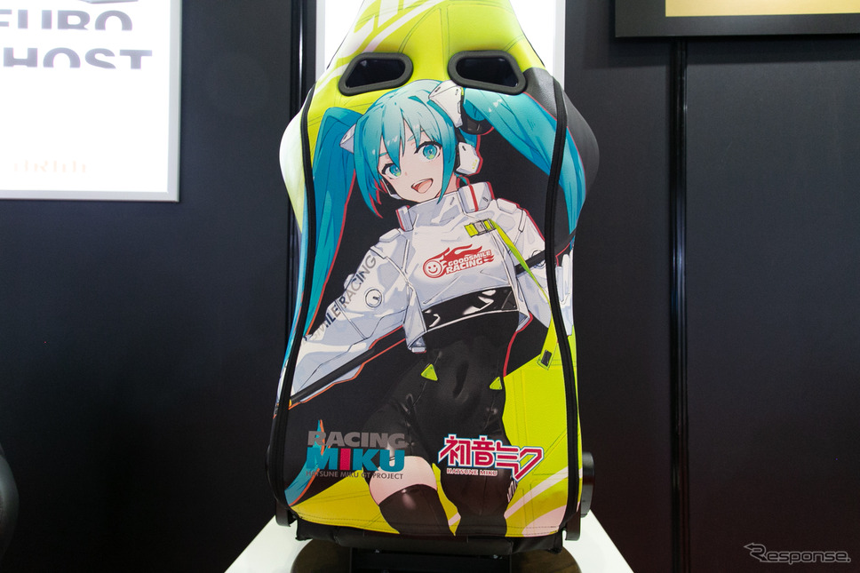 ブリッド×レーシングミク(東京オートサロン2023)《写真撮影 二城利月》