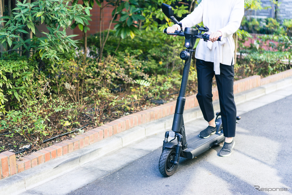 電動キックボード（画像はイメージ）《画像 iStock》
