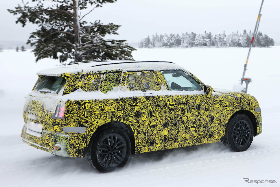 MINI クロスオーバー 次期型プロトタイプ(スクープ写真)《APOLLO NEWS SERVICE》