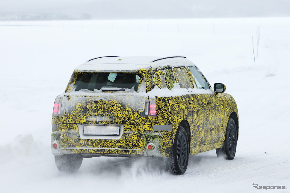 MINI クロスオーバー 次期型プロトタイプ(スクープ写真)《APOLLO NEWS SERVICE》