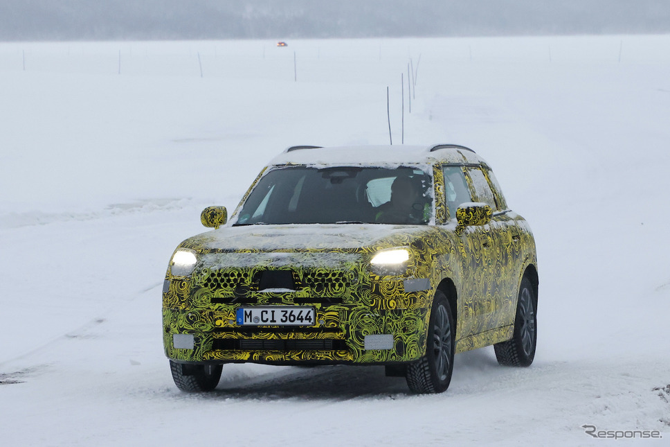 MINI クロスオーバー 次期型プロトタイプ(スクープ写真)《APOLLO NEWS SERVICE》
