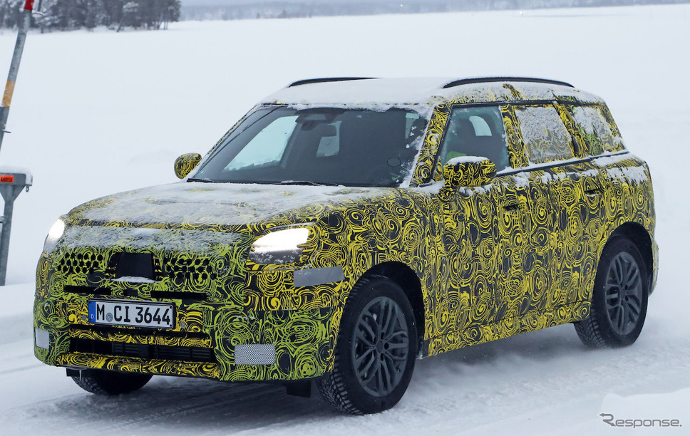 MINI クロスオーバー 次期型プロトタイプ(スクープ写真)《APOLLO NEWS SERVICE》