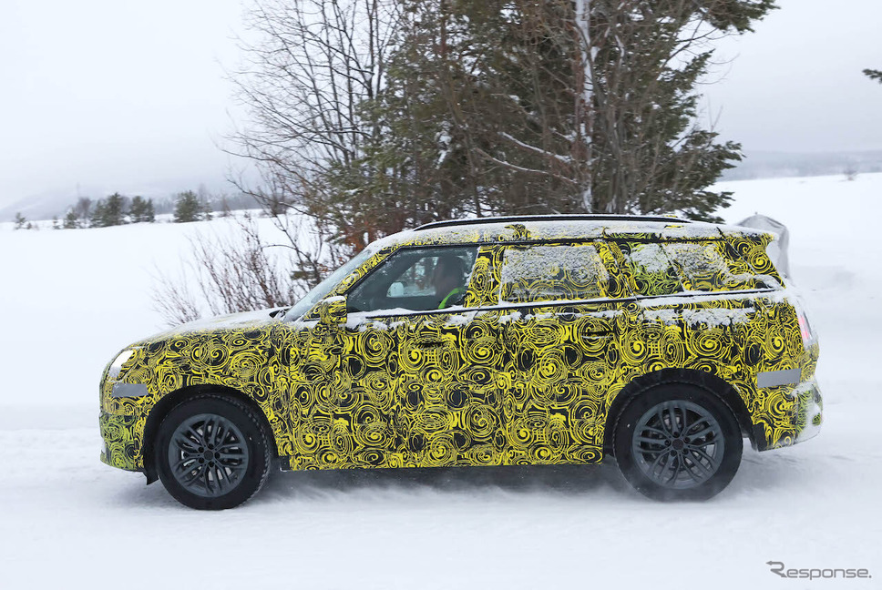MINI クロスオーバー 次期型プロトタイプ(スクープ写真)《APOLLO NEWS SERVICE》