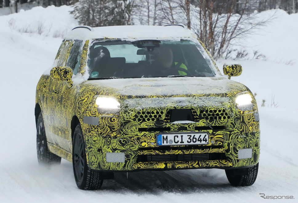 MINI クロスオーバー 次期型プロトタイプ(スクープ写真)《APOLLO NEWS SERVICE》