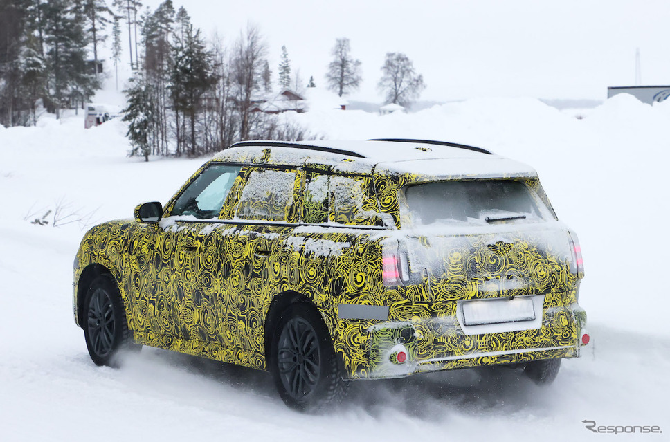 MINI クロスオーバー 次期型プロトタイプ(スクープ写真)《APOLLO NEWS SERVICE》