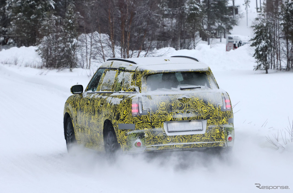 MINI クロスオーバー 次期型プロトタイプ(スクープ写真)《APOLLO NEWS SERVICE》