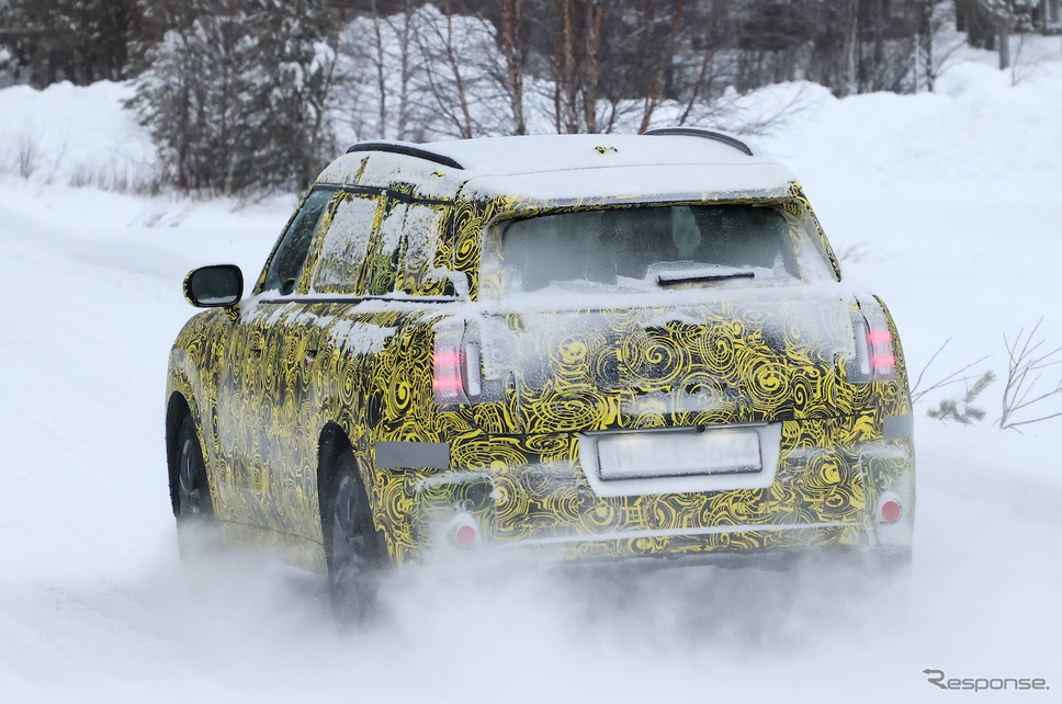 MINI クロスオーバー 次期型プロトタイプ(スクープ写真)《APOLLO NEWS SERVICE》