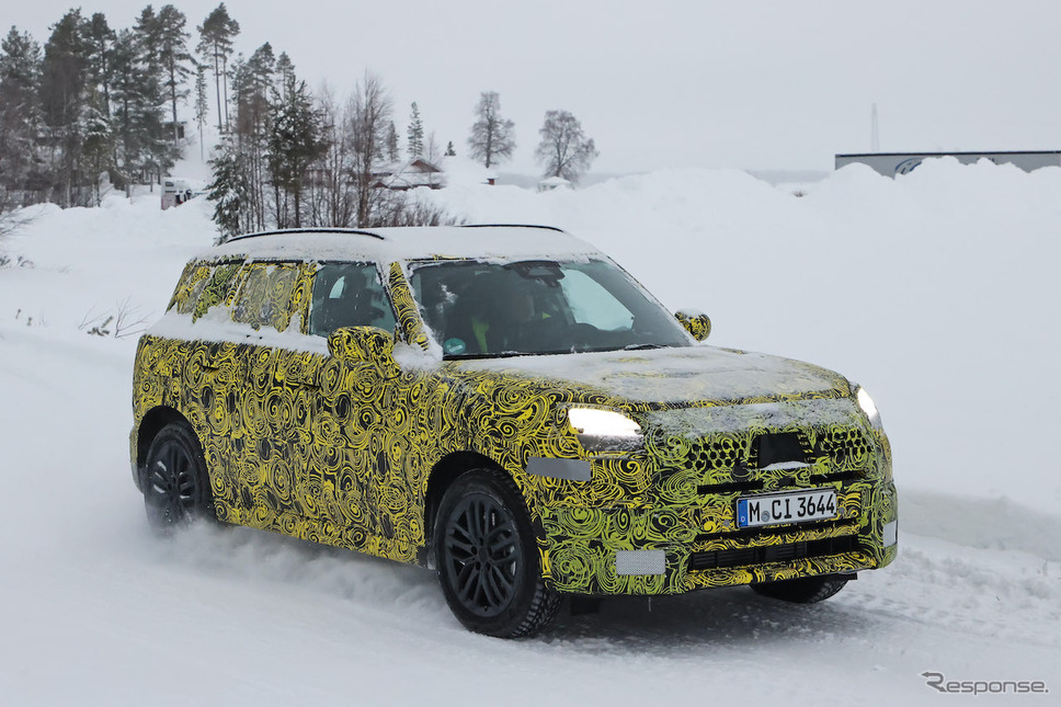 MINI クロスオーバー 次期型プロトタイプ(スクープ写真)《APOLLO NEWS SERVICE》