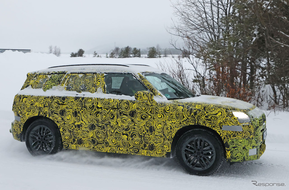 MINI クロスオーバー 次期型プロトタイプ(スクープ写真)《APOLLO NEWS SERVICE》