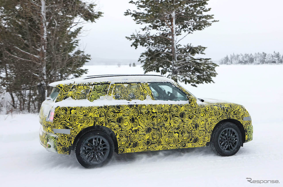 MINI クロスオーバー 次期型プロトタイプ(スクープ写真)《APOLLO NEWS SERVICE》