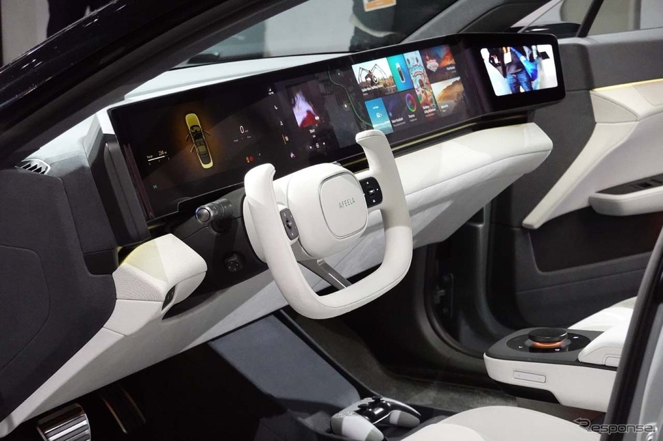 車内はソニーが考える充実したエンタテイメント機能が満載されている《写真撮影 会田肇》