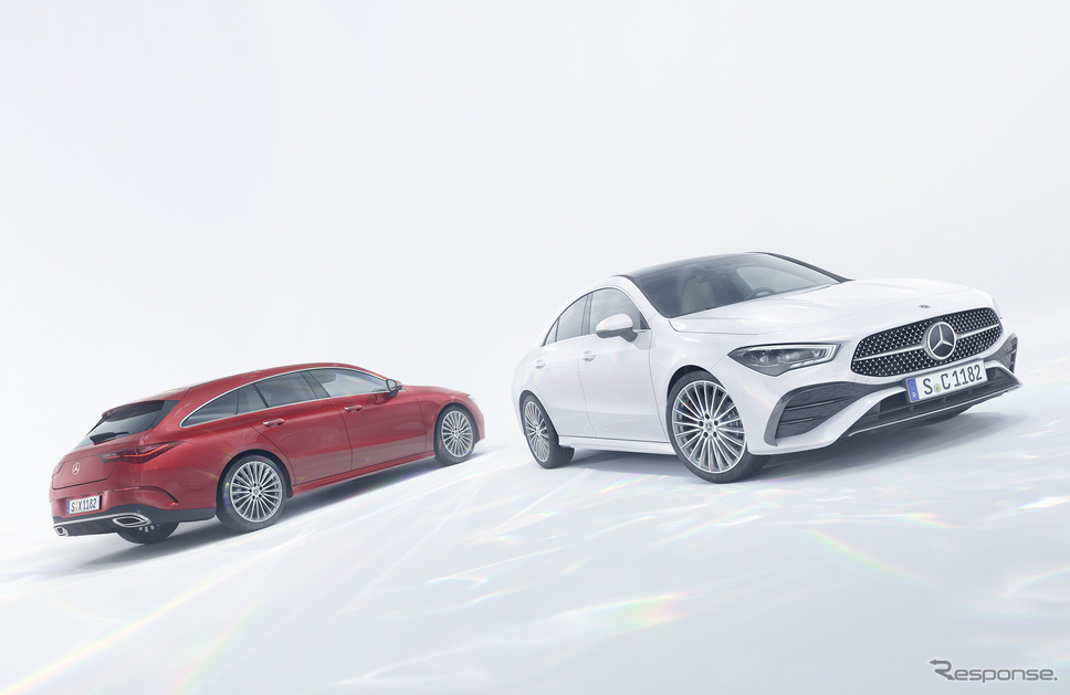 メルセデスベンツ CLA シューティングブレーク 改良新型（左）とCLA クーペ 改良新型（右）《photo by Mercedes-Benz》