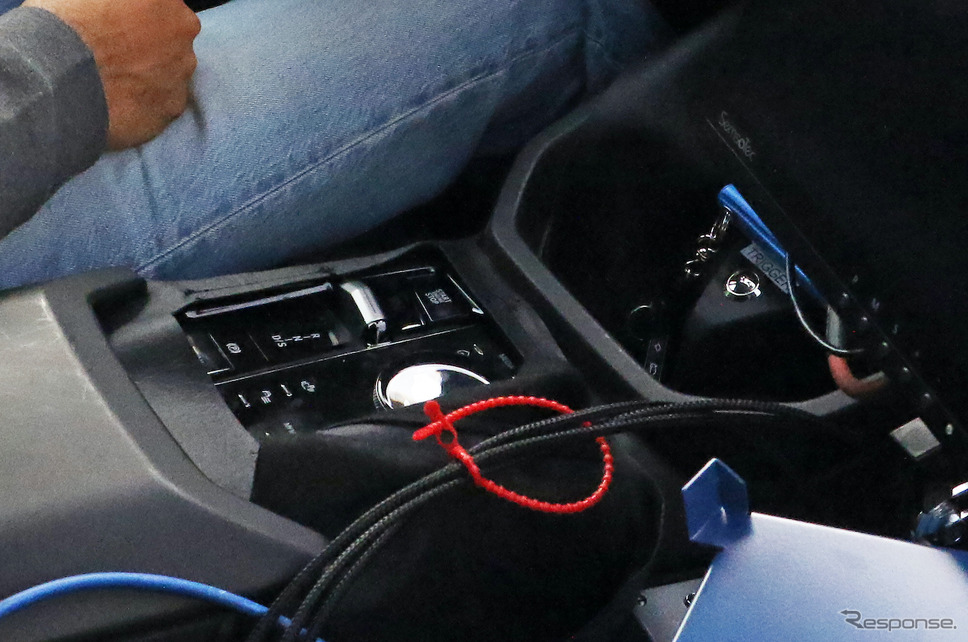 BMW X3 次期型プロトタイプ(スクープ写真)《APOLLO NEWS SERVICE》