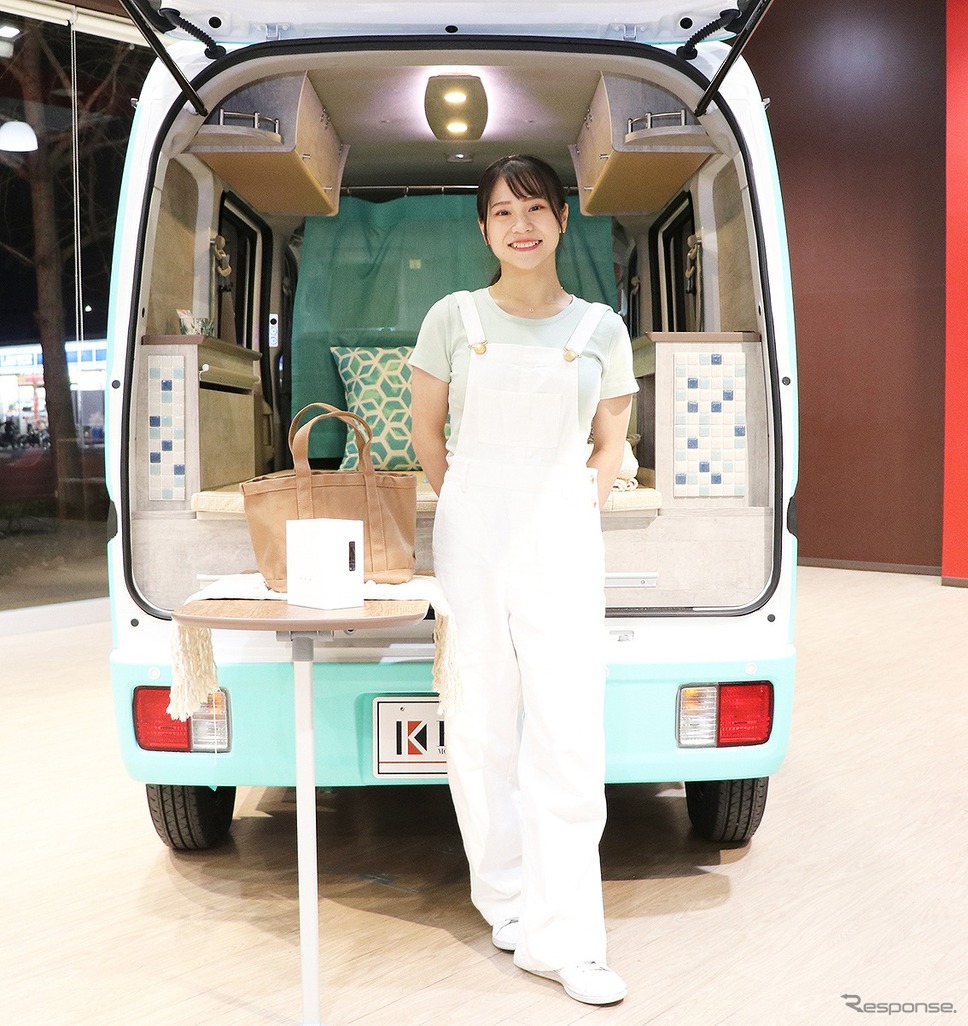 車内で水素吸入を楽しむ武庫川女子大学体操部の杉原愛子さん《写真提供:More Rebirth》