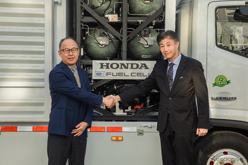 FCシステムでも連携。東風汽車集団の張祖通副総経理とホンダ中国の井上勝史本部長《写真提供 ホンダ中国》
