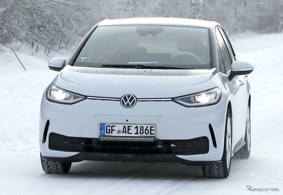 VW ID.3 改良新型プロトタイプ(スクープ写真)《APOLLO NEWS SERVICE》