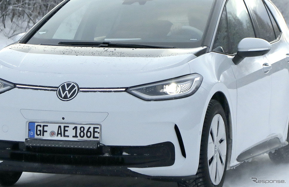 VW ID.3 改良新型プロトタイプ(スクープ写真)《APOLLO NEWS SERVICE》