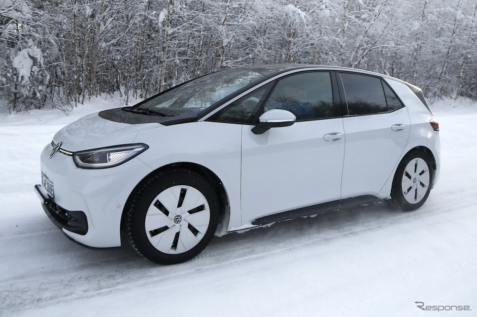 VW ID.3 改良新型プロトタイプ(スクープ写真)《APOLLO NEWS SERVICE》