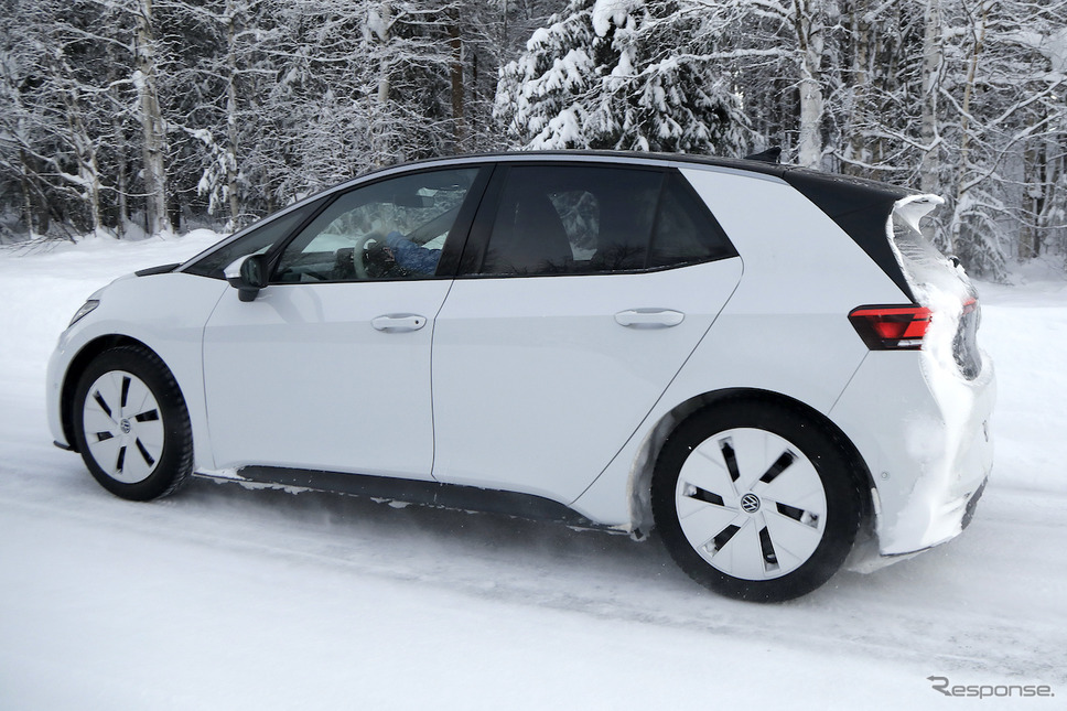 VW ID.3 改良新型プロトタイプ(スクープ写真)《APOLLO NEWS SERVICE》