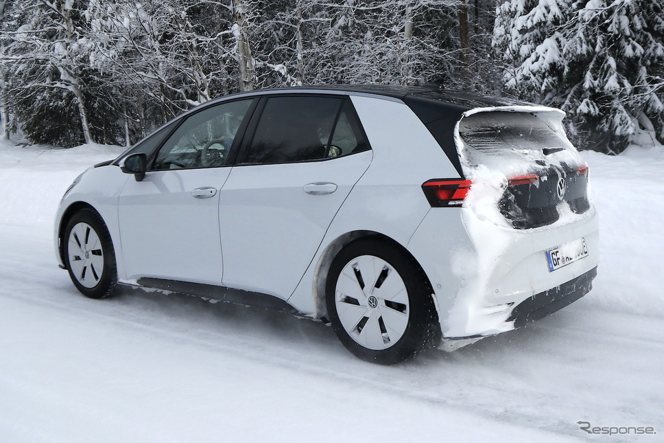 VW ID.3 改良新型プロトタイプ(スクープ写真)《APOLLO NEWS SERVICE》