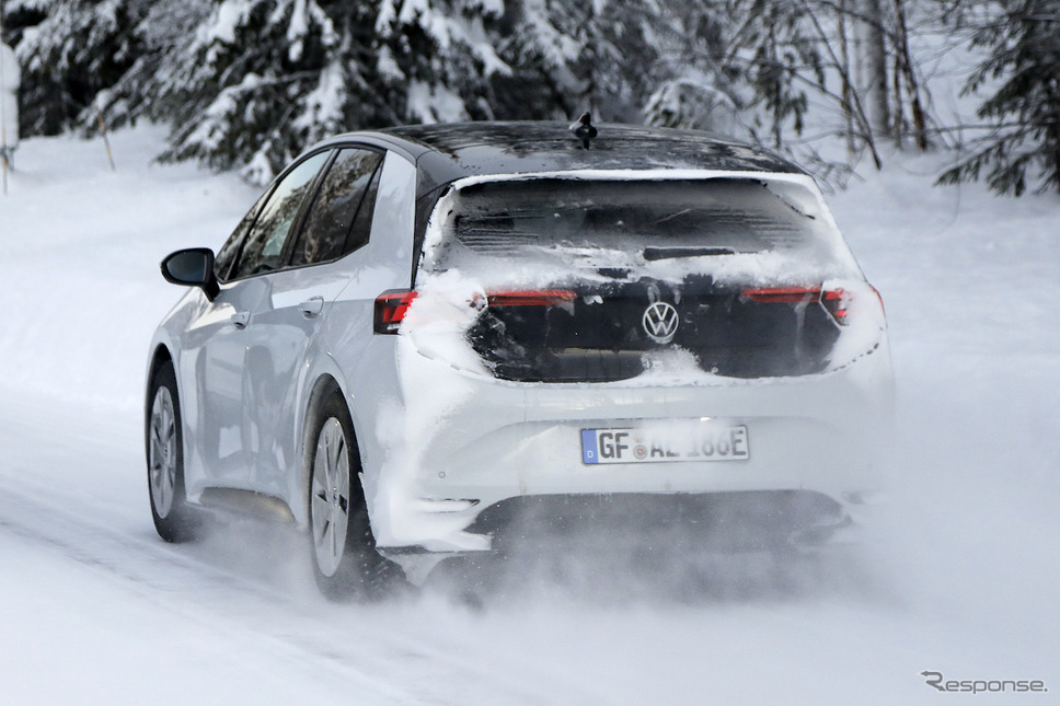 VW ID.3 改良新型プロトタイプ(スクープ写真)《APOLLO NEWS SERVICE》