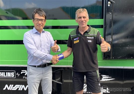 鶴田竜二新監督(向かって左)とジル・スタフラ前監督《photo by Kawasaki》