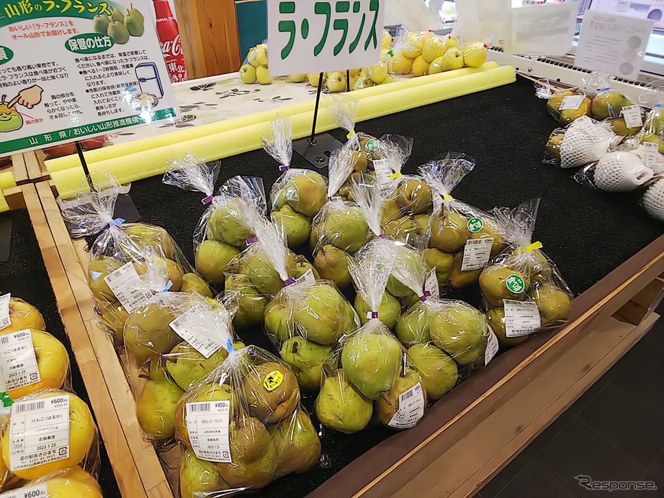 道の駅あさひまちでラ・フランスを見かけた。食べ頃が1日刻みで異なる。《写真撮影 井元康一郎》